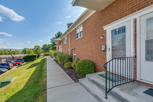 23 Alpine Dr in Wappingers Falls, NY - Building Photo - Building Photo