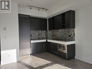 101 Erskine Ave in Toronto, ON - Building Photo - Building Photo