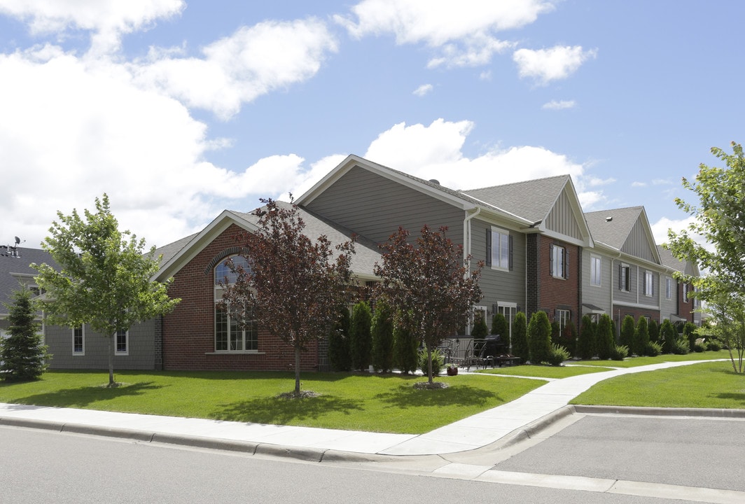 North Bay at the Lakes in Blaine, MN - Foto de edificio