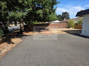 8531 Quinault Dr NE in Olympia, WA - Building Photo - Building Photo