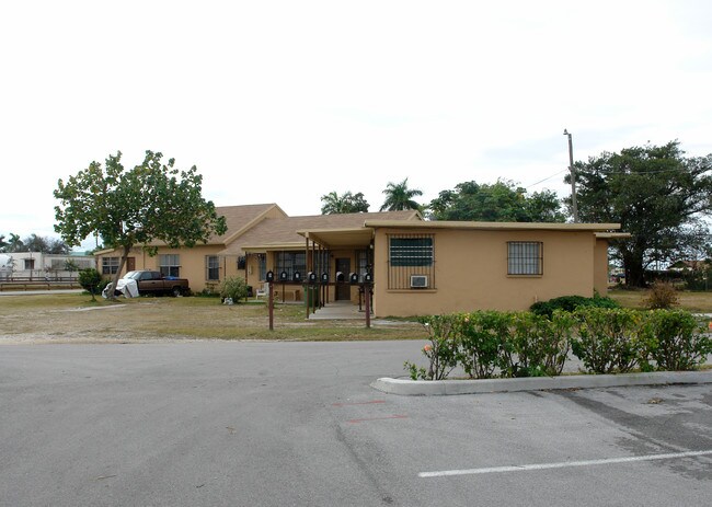 922 Old Dixie Hwy in Homestead, FL - Foto de edificio - Building Photo