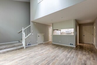 9729 NW Miller Hill Dr in Portland, OR - Building Photo - Building Photo