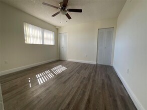 19455 NE 10th Ave in North Miami Beach, FL - Foto de edificio - Building Photo