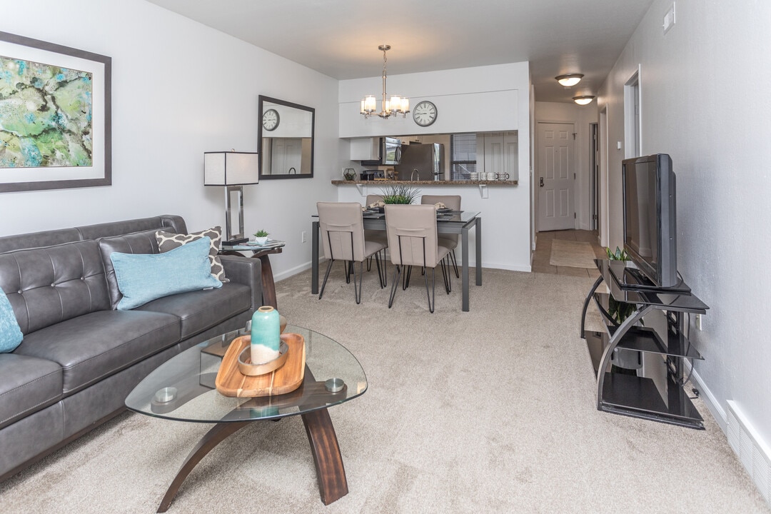 Laurel Valley Apartments in Sterling Heights, MI - Building Photo