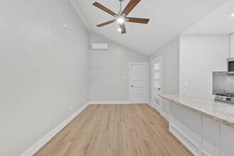 10930 White Thorn St in Houston, TX - Building Photo - Building Photo