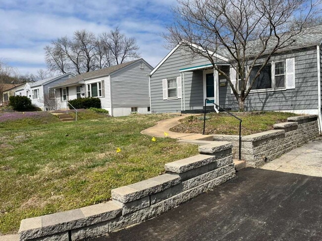 9813 Lullaby Ln in Overland, MO - Building Photo - Building Photo