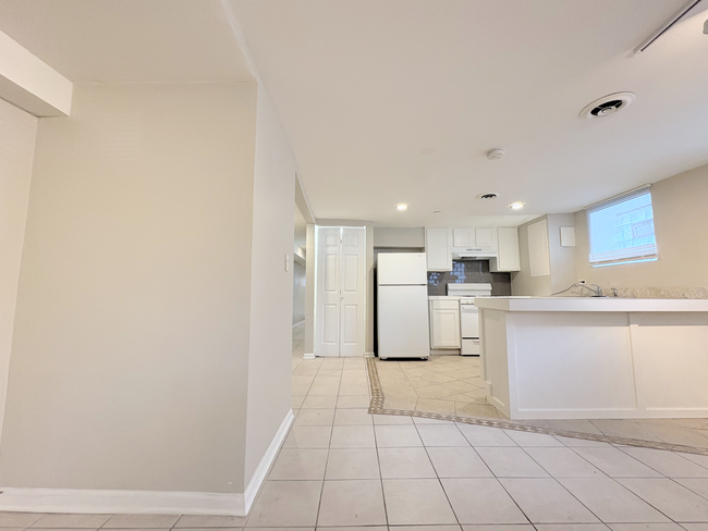 125 S Leavitt St, Unit B