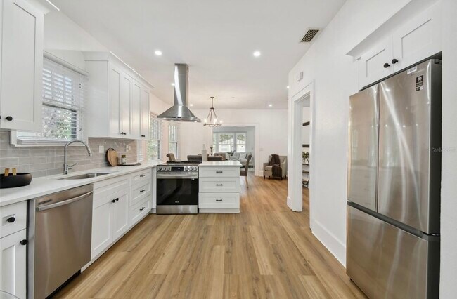 property at 2527 Highland St S