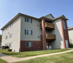 2266 Holiday Rd in Coralville, IA - Building Photo