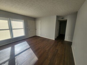 5703 Chestnutwood Way in Louisville, KY - Building Photo - Building Photo