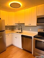 126 E Liberty St in Danbury, CT - Building Photo