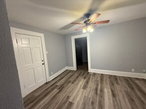 3718 S Wayne Ave in Fort Wayne, IN - Building Photo - Building Photo