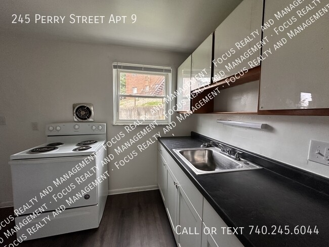 245 Perry St in Lancaster, OH - Building Photo - Building Photo