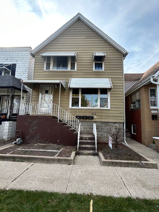 property at 912 N 24th Ave