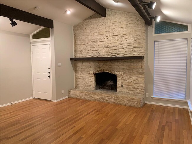 8523 New Hampshire Dr in Austin, TX - Foto de edificio - Building Photo