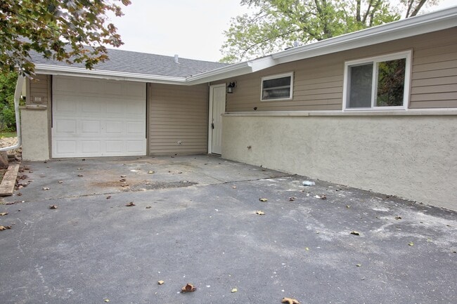 153 W Briarcliff Rd in Bolingbrook, IL - Building Photo - Building Photo