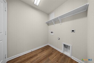 1821 Holleman Dr in Temple, TX - Foto de edificio - Building Photo