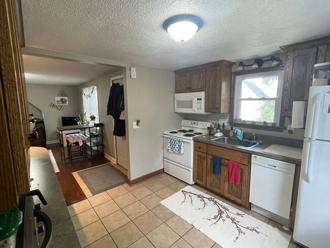 22 7th St NW, Unit Upper in Rochester, MN - Foto de edificio - Building Photo