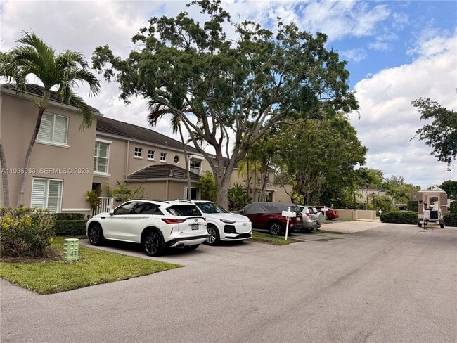 5570 SW 70th Pl S in Miami, FL - Foto de edificio - Building Photo