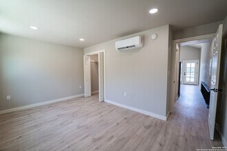 1225 Texas in Spring Branch, TX - Building Photo - Building Photo