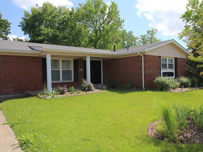 property at 904 N Duchesne Dr