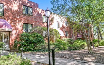 1577 N Colonial Terrace in Arlington, VA - Building Photo - Building Photo