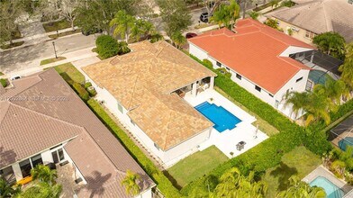2614 Oakbrook Ct in Weston, FL - Building Photo - Building Photo
