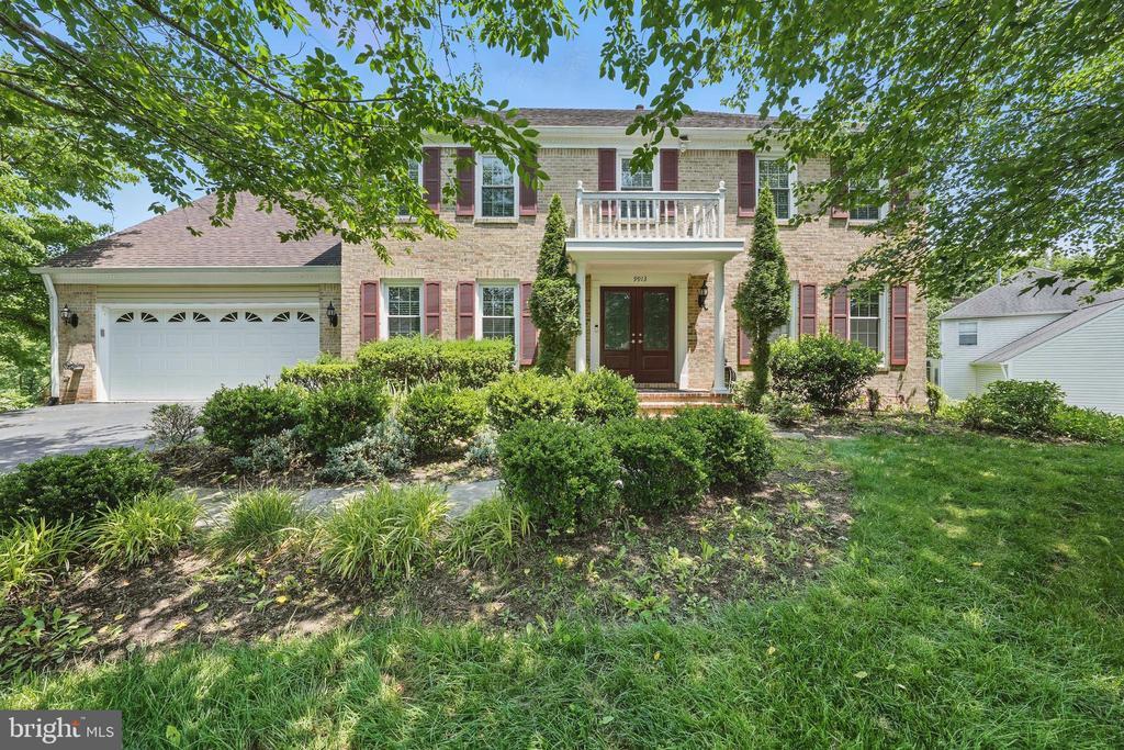 9913 Rosewood Hill Cir in Vienna, VA - Building Photo