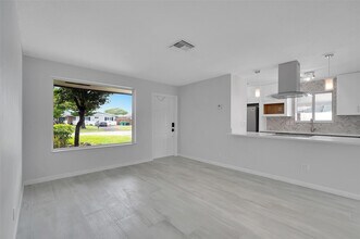 4710 SW 43rd Ave in Fort Lauderdale, FL - Building Photo - Building Photo