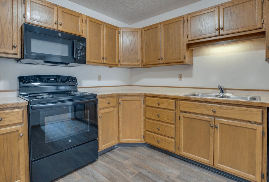 Pine Pointe Apartments in Fargo, ND - Building Photo