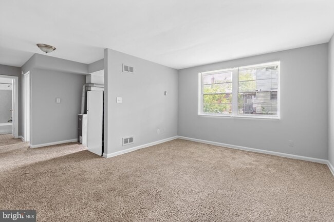 property at 206 Trenton Pl SE