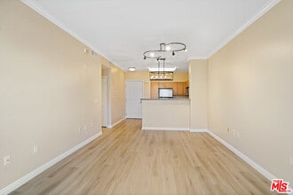 100 S Alameda St in Los Angeles, CA - Foto de edificio - Building Photo