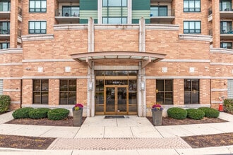 The Residences at Seven Bridges in Woodridge, IL - Building Photo - Building Photo