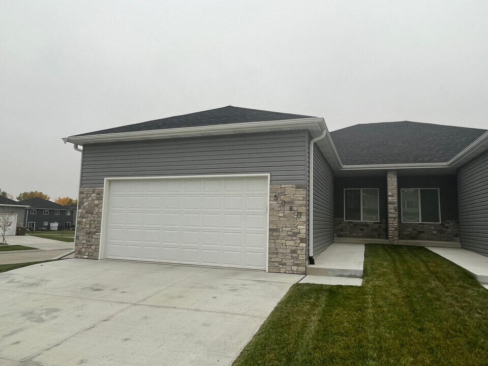 5080 W Stampede Ln in Lincoln, NE - Foto de edificio
