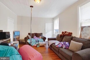 56 S Pershing Ave, Unit A in York, PA - Building Photo