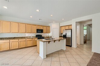 6732 Kyle Stewart Ct in North Las Vegas, NV - Foto de edificio - Building Photo
