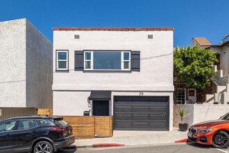 215 Longfellow Ave in Hermosa Beach, CA - Foto de edificio - Building Photo