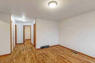 2156 6th St NE in Canton, OH - Building Photo - Building Photo