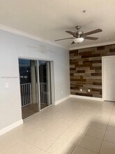 6940 NW 179th St in Hialeah, FL - Building Photo - Building Photo