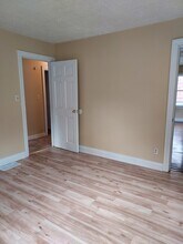 4848 Brenda Dr in Louisville, KY - Foto de edificio - Building Photo