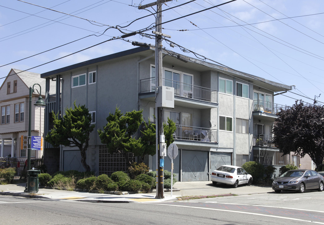 2500 Fruitvale Ave in Oakland, CA - Building Photo