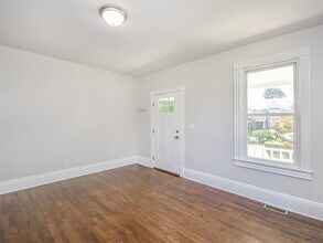 114 Sea Cliff Ave in Glen Cove, NY - Building Photo - Building Photo