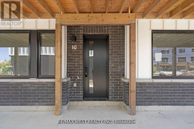 10 Rainwater Ln in Barrie, ON - Building Photo - Building Photo