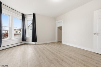 162 Walnut St in Montclair, NJ - Building Photo - Building Photo