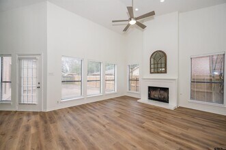 5819 Hollytree Dr in Tyler, TX - Building Photo - Building Photo