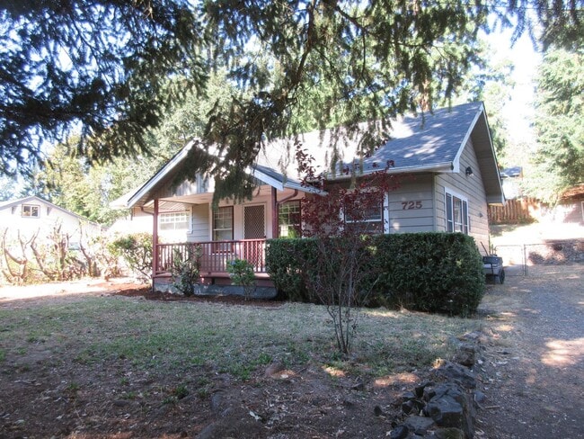 725 Ratcliff Dr SE in Salem, OR - Building Photo - Building Photo