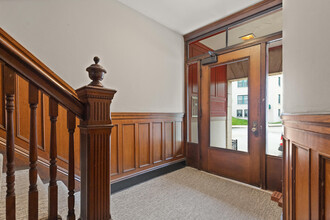 181 Winthrop Rd in Brookline, MA - Building Photo - Interior Photo