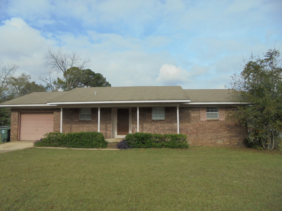 100 Antler Dr in Enterprise, AL - Building Photo