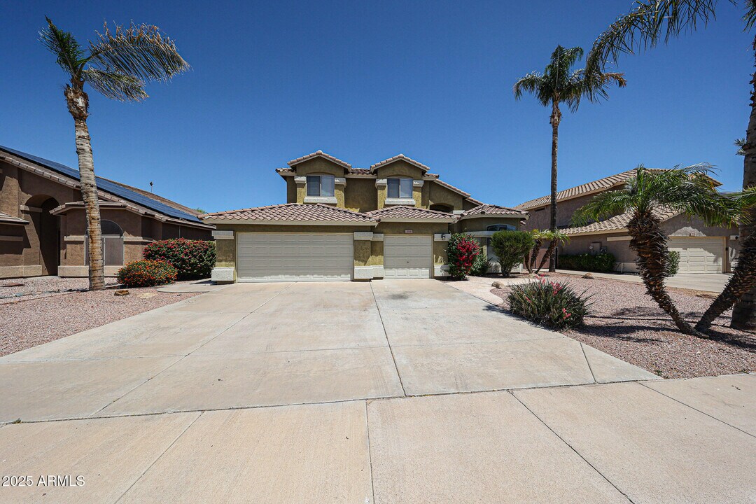 2568 E Santa Rosa Dr in Gilbert, AZ - Building Photo