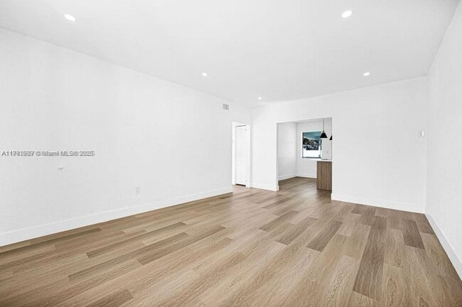 1031 NW 108th Terrace in Miami, FL - Foto de edificio - Building Photo